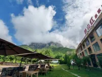 Yuntai Mountain Azalea Green Meadow Resort Hotel - Boutique