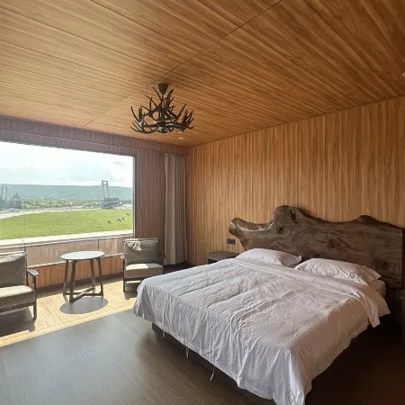 Sitting in the Forest Luxury Homestay