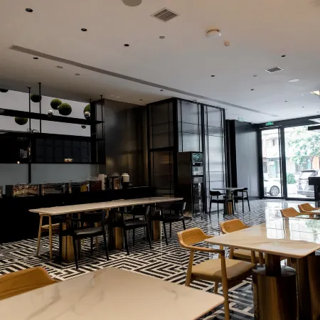 Weinan Taihe Hui Hotel (Wuyue Plaza Branch near North High-speed Rail Station)