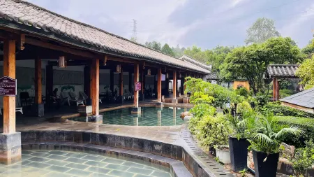 Kunming Reshuihe Hotel (Tangchi) Отели в г. Илян