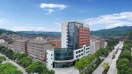 Atour Hotel Wenling Zeguo Lingyue Plaza Отели рядом с достопримечательностью «Jiulonghu»