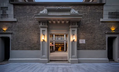 BLOSSOM MANOIR LUJIAZUI · ORIENTAL TREASURY