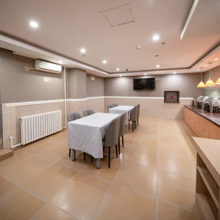 Homeinn Pebble Hotel (Korla Kongque River)