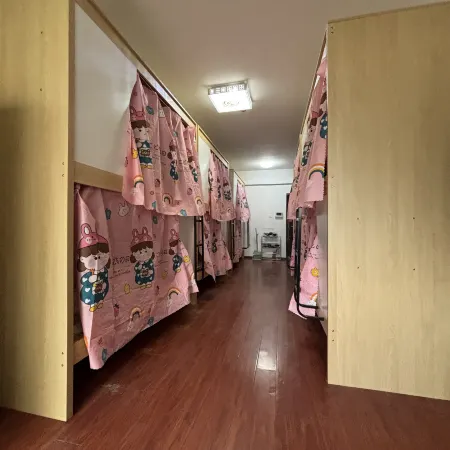 Miss Yi Hostel (Xudong Subway Station)