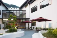 Zhangjiajie Yunqi·V Resort Hotel (Near National Forest Park East Gate Ticketing Hall) Hotels in 