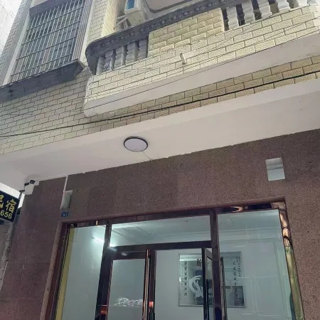 Lianyue Homestay (Dongxing National Gate Scenic Area Port)