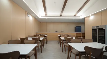 Beehive eSports Hotel (Dingyuan Ancient City Branch) Отели в г. Динюань