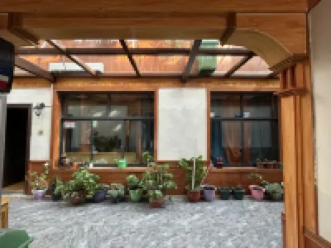 Kula Kangri • Mountain & Lake  Retreat