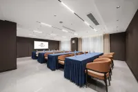 Yunjing Hotel (Qionglai High-Speed Railway Station Branch) - parking