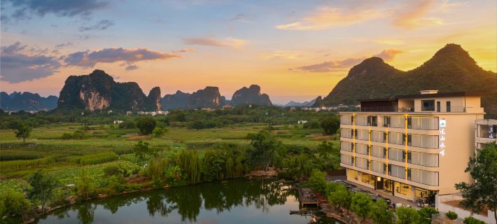 Yue Mountain Riverside Hotel (Yangshuo Yulong River Ten-Mile Gallery Scenic Area) Hotels in Yangshuo