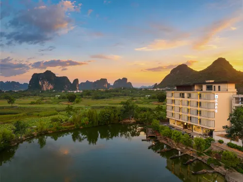 Yue Mountain Riverside Hotel (Yangshuo Yulong River Ten-Mile Gallery Scenic Area)