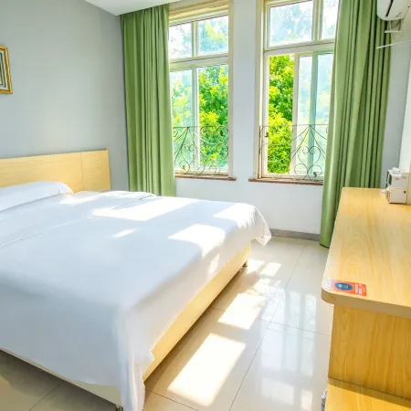 7 Days Chain Hotel (Lujiang Zhouyu Avenue Experimental Middle School)