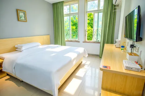 7 Days Chain Hotel (Lujiang Zhouyu Avenue Experimental Middle School)