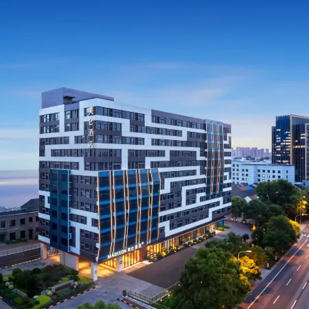 Wuxi Grand Canal Nanchang Street Madison Hotel