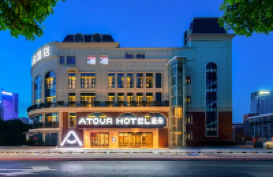 Atour Hotel (Nanchang Tonggutan Tongluowan Plaza ) Hotels near Qiushui Square