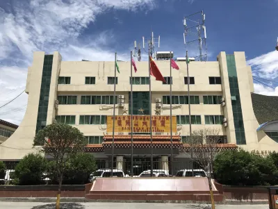 鄉城巴姆山大酒店 Hotel dekat Ge＇Nyen