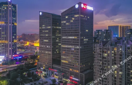 麗呈千尋酒店（新鄉寶龍城市廣場店）