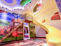 广州红象堡树屋酒店 - 汽车炫酷滑梯家庭一房一厅套房