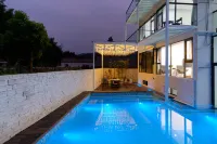 E CHI HOMESTAY - Pools