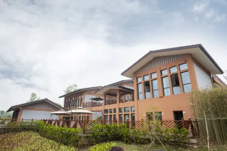 Floral Hotel·yueseyazhu B & B hotel in Chongqing Отели рядом с достопримечательностью «Chongqing Vocational College of Art and Engineering»