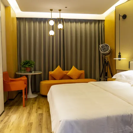 Luohe Jiujiu Chenguang Hotel (Luohe Vocational and Technical College Branch)