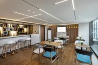 Jinglai Hotel Light Luxury (Shanghai Bund Nanjing East Road Pedestrian Street)