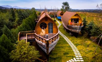 Floral Hotel · Yunguo Hill Houseboat Home (Rizhao Seashore National Forest Park Branch)