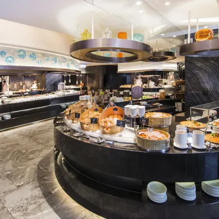Grand Hi-Lai Hotel Отели рядом с достопримечательностью «Небоскреб «85 Скайтауэр»»