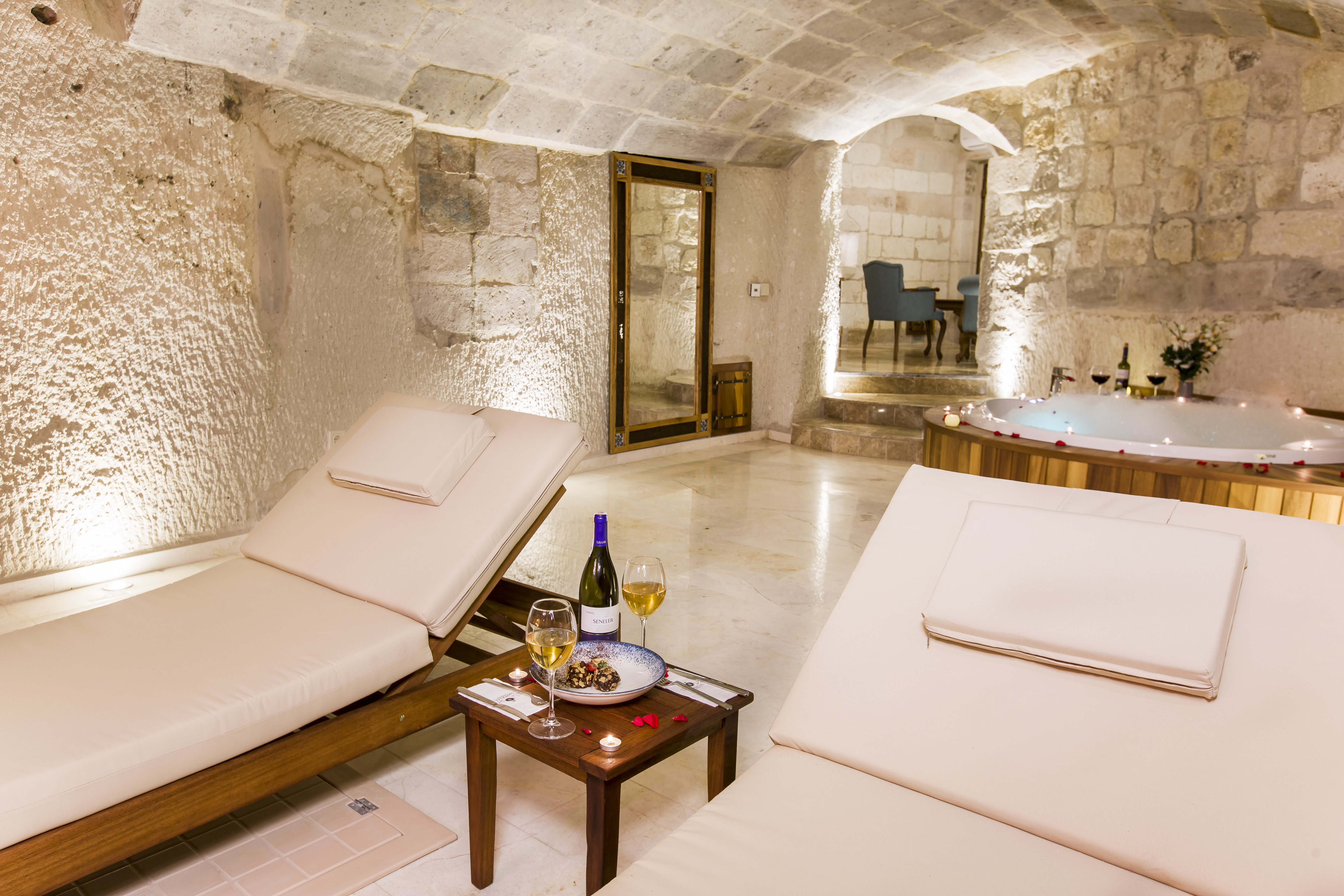 Imperial Cave Suites & SPA