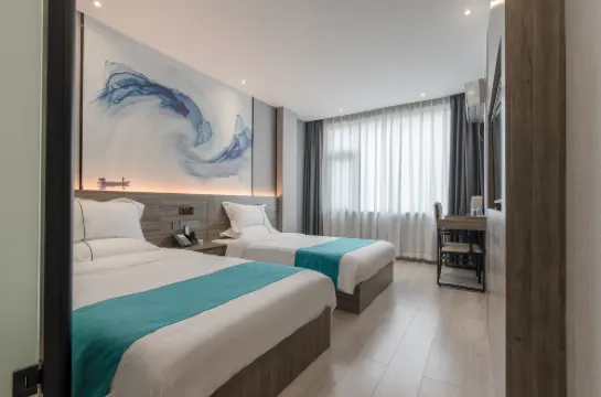 Qinyang Hero Style Hotel