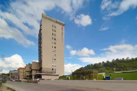 麗呈叡軒ホテル（貴陽龍洞堡空港） Guiyang University Software Branch周辺のホテル