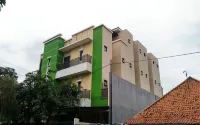 RedDoorz Plus Near Trisakti University - Pensions