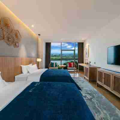 仟那酒店(鶴壁高鐵站淇河景觀店) Rooms