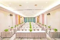 Lavande Hotel (Wuhan Happy Valley Renhe Road Metro Station)