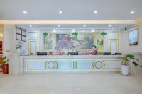 Vienna Hotel (Liuyang River Bridge Pedestrian Street)