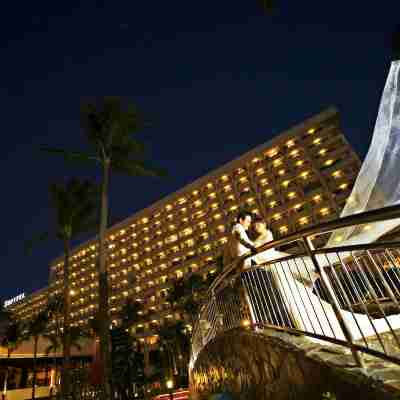 Sofitel Philippine Plaza Manila Hotel Exterior