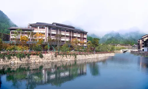 Dousha River Hot Spring Town Hotel