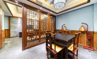 Huihe Water Margin Hotel (Guangfeng Passenger Transport Center Branch)