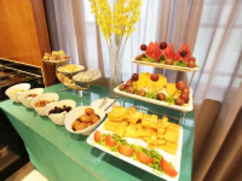 โรงแรมยูนิทัวร์ (รัฐบาลยวี่หลิน และว่านด้าพลาซ่า สาขา)