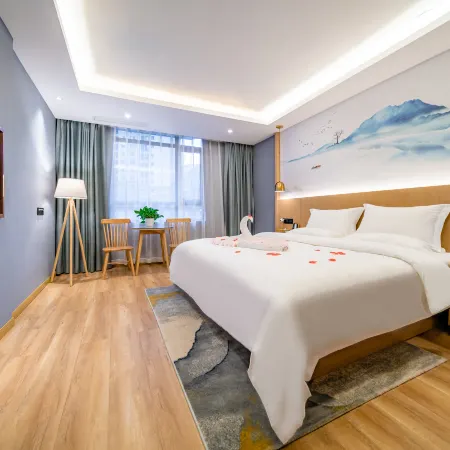 BAMBOO BOAT Light Luxury Hotel (Yanjin Bus Station)