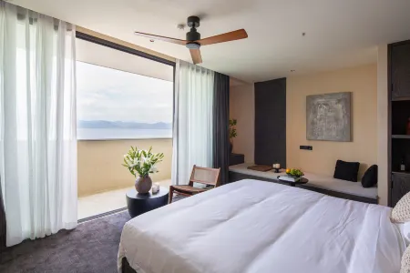 Elephant Study • Cliff Sea View Truffle Hot Spring Boutique Hotel (Fuxian Lake Scenic Area) Отели рядом с достопримечательностью «Xiaowan Village»