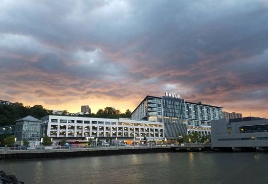 Envue, Autograph Collection