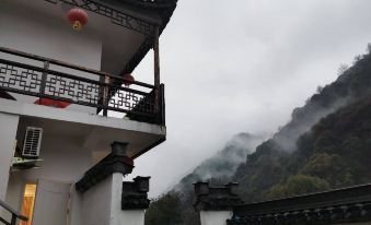Yinniu Jiangyanjia Inn