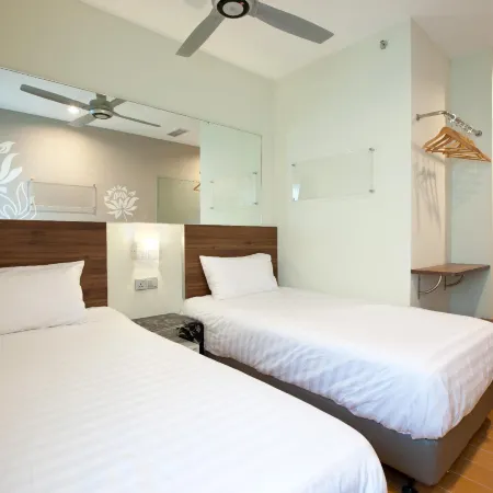 Tune Hotel – Kota Bharu City Centre Отели рядом с достопримечательностью «Военный музей»