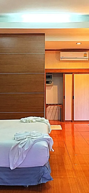 ดีลักซ์ เซมิ ดิแทชท คอททิจ