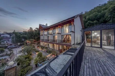 Orange's Red Hostel Отели рядом с достопримечательностью «Changxing Badujie Scenic Area»