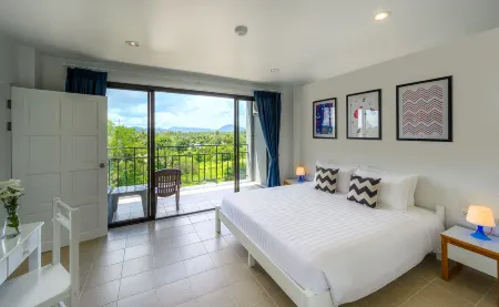 Maikhao Hotel Отели рядом с достопримечательностью «Sai Kaew Beach»