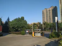 Vienna International Hotel (Hefei Feixi High Speed Railway Station) - parking