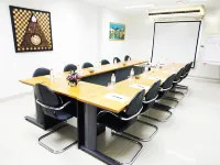 โรงแรมไม้ขาว