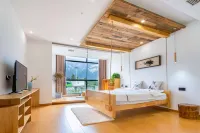 Huaqi Ruosu Mountain House (Huashan Scenic Area Visitor Center)